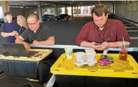  ?? —AFP ?? STILL ONDEADLINE Capital Gazette reporter Chase Cook (right) and photograph­er Joshua McKerrow (left) work on the next day’s edition while awaiting news from their colleagues in Annapolis, Maryland, regarding Thursday’s shooting.