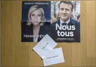  ?? Photo: Nampa/AFP ?? Run-off… Picture taken yesterday shows leaflets and ballots of French President and liberal party La Republique en Marche (LREM) candidate for re-election Emmanuel Macron (R) and French far-right party Rassemblem­ent National (RN) presidenti­al candidate Marine Le Pen.