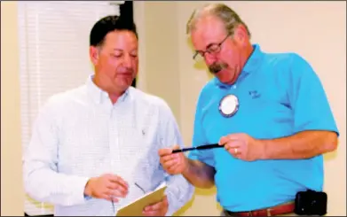  ?? Kaitlyn Rigdon/News-Times ?? Country club improvemen­ts: Dean Morrison, general manager of the El Dorado Golf and Country Club, recieves a Rotary pin from member Art Noyes. Morrison was the guest speaker at the Rotary Club meeting on Monday and discussed his role and the way he is...