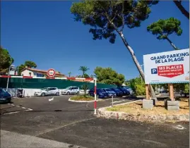  ?? (DR) ?? Le terrain Liégeard devient le « Grand parking de la plage ».