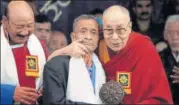  ?? SHYAM SHARMA/HT ?? ▪ The Dalai Lama honours Assam Rifles’ jawan Naren Chandra Das, who had escorted the Tibetan spiritual leader to India during his escape from Tibet in March 1959, during the ‘Thank You India’ event at Tsugla Khang Temple in Dharamshal­a on Saturday.