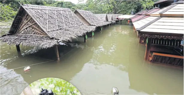  ??  ?? TOP TO BOTTOM A dining area at a resort in Kaeng Krachan district is submerged.