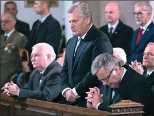  ??  ?? Trzej prezydenci: Lech Wałęsa, Aleksander Kwaśniewsk­i i Bronisław Komorowski