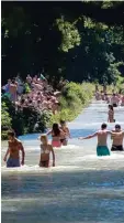  ?? Archivfoto: dpa ?? Auch im Eisbach im Englischen Garten in München ist am Wochenende wieder ein Mensch ertrunken.