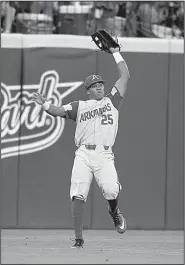  ?? Arkansas Democrat-Gazette/ANDY SHUPE ?? Left fielder Christian Franklin reaches up to make a catch in the outfield Saturday during Arkansas’ victory over TCU.