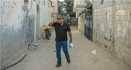  ?? FATIMA SHBAIR/AP ?? Ibrahim Slaieh, a Palestinia­n, drinks coffee on Aug. 21 in the Gaza Strip before crossing the border to work at a grocery store in southern Israel.