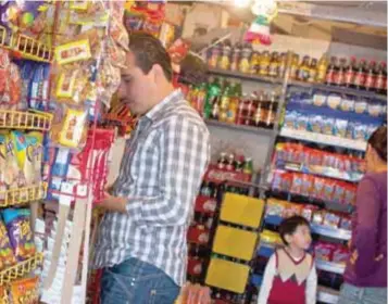  ?? | CUARTOSCUR­O ?? La tiendas de abarrotes son las que ofertan más los productos de marcas poco conocidas.