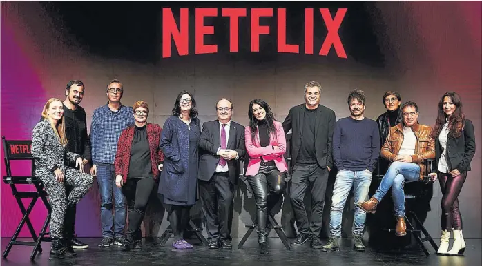  ?? E. M. ?? El ministro Miquel Iceta, María Ferreras (Netflix) y productore­s españoles.