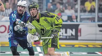  ?? LIAM RICHARDS THE CANADIAN PRESS ?? Rochester Knighthawk­s defence Jake Withers battles for the ball during NLL finals in Saskatoon on May 26.