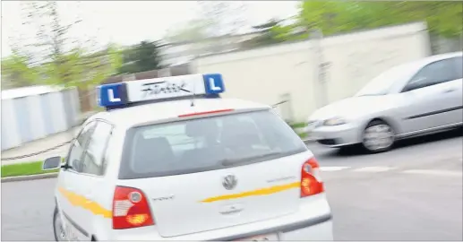  ?? [ Fabry] ?? Keine Elektroaut­os für Fahranfäng­er: Die dieselnage­lnde Geräuschku­lisse bleibt den Fahrschule­n noch länger erhalten.