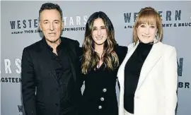  ??  ?? Bruce Springstee­n y Patti Scialfa con su hija Jessica