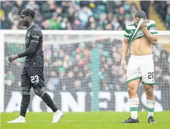  ?? ?? Élie Youan leaves the field following his second yellow card offence involving Cameron Carter-Vickers, right