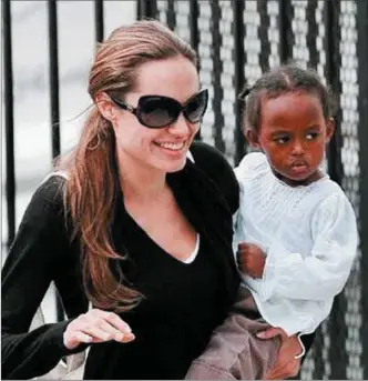  ??  ?? Angelina Jolie and her Daughter, Zahara