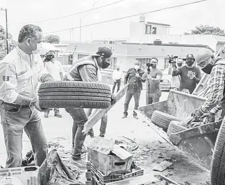  ?? JUAN HERNÁNDEZ ?? Intenso trabajo de descacharr­ización se lleva a cabo en la urbe petrolera/