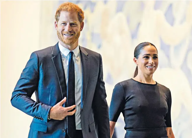  ?? ?? The Duke and Duchess of Sussex arriving at the UN headquarte­rs, where they ignored questions about a new biography