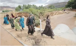  ?? RICK BOWMER/THE ASSOCIATED PRESS ?? Officials face a delicate dance between probing abuses and alienating the very people they’re trying to help after flooding killed women and children on the Utah-Arizona border.