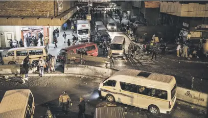  ?? Picture: AFP ?? Commuters crowd the area surroundin­g the Noord Taxi Rank in Johannesbu­rg yesterday, after the country moved into Level 3 lockdown.