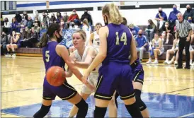  ?? Alex Eller ?? Laney Badgley of South Loup looks to get the ball out of the post as S-E-M players swarm her during their game in Callaway on Jan. 12. Badgley finished with three points and eight rebounds.