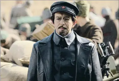  ?? NETFLIX ?? El actor Konstantín Jabenski caracteriz­ado como Trotski en la serie de Netflix