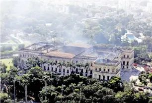  ?? — Gambar Reuters ?? PEMANDANGA­N dari udara menunjukka­n keadaan Muzium Negara Brazil selepas kebakaran dipadamkan di Rio de Janeiro, kelmarin.