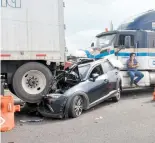  ?? FOTO: ADRIÁN MENDOZA ?? De milagro salvó la vida el conductor en este accidente./