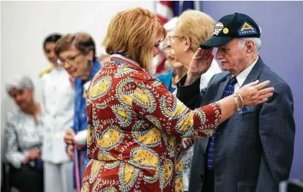  ?? Brett Coomer / Staff photograph­er ?? Holocaust survivor William Orlin salutes Amy Ashby-Pike, daughter of former U.S. soldier William Watterson Pike, during a ceremony honoring Texas Liberators at Holocaust Museum Houston that was in conjunctio­n with the exhibit’s opening.