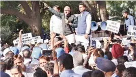  ?? PIC/NAVEEN SHARMA ?? Delhi Deputy Chief Minister Manish Sisodia and Kapil Mishra address AAP workers during a protest march against demonetisa­tion of Rs 500 and Rs 1000 notes, in New Delhi on Tuesday