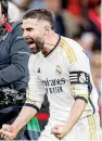  ?? ?? ▮ Con la victoria el Real Madrid se mantiene a un punto del Girona en la cima de Laliga.