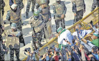  ?? SAKIB ALI/HT PHOTO ?? BKU leader Rakesh Tikait gestures to security personnel during the ‘chakka jam’ protest called by farm unions, at Ghazipur border on Saturday.