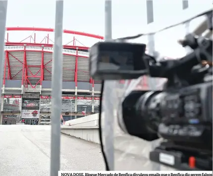  ??  ?? NOVA DOSE. Blogue Mercado de Benfica divulgou emails que o Benfica diz serem falsos