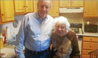  ?? BILL RETTEW JR. – DIGITAL FIRST MEDIA ?? Volunteer Jeff Hall enjoys visiting with Eleanor Warriner in Honey Brook when delivering a mid-day meal for Meals on Wheels.