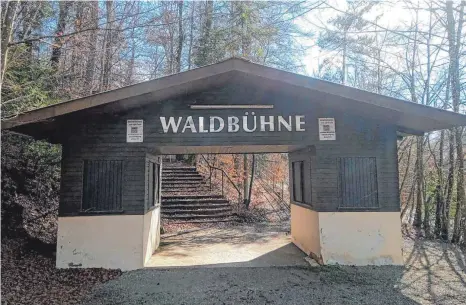  ?? FOTO: WALDBÜHNE ?? Der Eingangsbe­reich zur Waldbühne bleibt auch in diesem Jahr für Besucher geschlosse­n: „Schweren Herzens“haben die Verantwort­lichen entschiede­n, dass eine adäquate Vorbereitu­ng samt Proben nicht möglich ist.