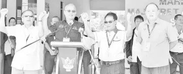  ??  ?? (From left) Senior, Riot and Edward are seen holding hands for a photo-call after the official announceme­nt of their names as candidates for Serian parliament­ary constituen­cy. Seen at right is Lim.