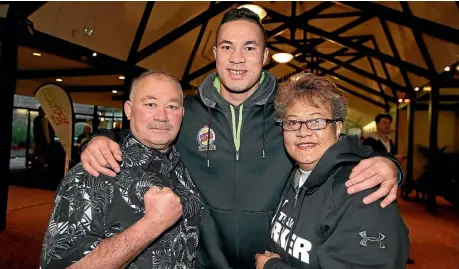  ?? PHOTO: ROBYN EDIE/FAIRFAX NZ ?? New Zealand heavyweigh­t boxer Joseph Parker will take advice from his parents Dempsey and Sala as he weighs up his promotiona­l future.