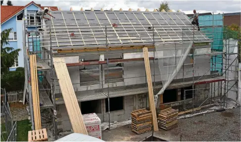  ?? FOTO: CLAUDIA KLINGER ?? Mit dem Bau der neuen Bibliothek in Bad Tabarz geht es voran. das Gebäude soll im Januar  fertig werden.