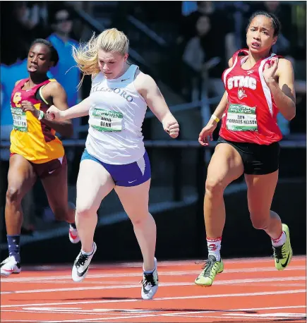  ?? BRIAN DAVIES/THE EUGENE REGISTER-GUARD ?? St. Thomas More’s Zion Corrales-Nelson, right, edges Oregon high school runners Anna Dean, centre, and Malika Washington to win a 100-metres heat en route to victory in the 100-, 200- and 400-metre finals at the Oregon Relays.