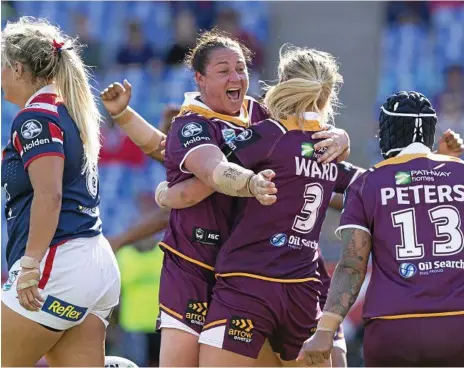  ?? Photo: CRAIG GOLDING ?? GRAND FINAL ELATION: Steph Hancock (left) is hoping to replicate the scene of last year’s grand final success when the Broncos take on St George Illawarra on Sunday.