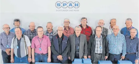  ?? FOTO: PRIVAT ?? Die Delegation der Reserviste­nkameradsc­haft Ertingen mit ihrem Vorsitzend­en Hubert Buck (hintere Reihe rechts).