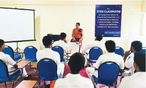  ?? ?? One of the sessions in progress in the new STEM classroom at Dudley Senanayake Vidyalaya, Narahenpit­a.