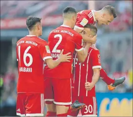  ?? FOTO: EFE ?? Habani, Wagner y Süle celebran el 1-0 de Dorsch