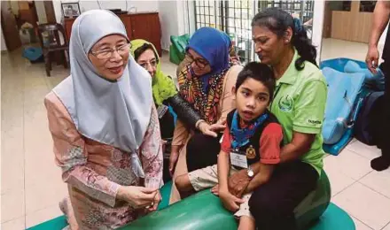  ?? PIC BY MOHAMAD SHAHRIL BADRI SAALI ?? Deputy Prime Minister Datuk Seri Dr Wan Azizah Wan Ismail at the launch of Tasputra Perkim in Kuala Lumpur yesterday.