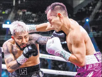  ?? Las Vegas Review-journal @Left_eye_images L.E. Baskow ?? Alexandro Santiago connects to Nonito Donaire’s chin in a WBC bantamweig­ht title fight Saturday night at T-mobile Arena. Santiago won a unanimous decision.