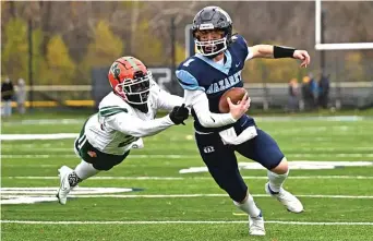  ?? QUINN HARRIS/SUN-TIMES ?? Nazareth quarterbac­k Logan Malachuk rushes for a first down against Morgan Park.