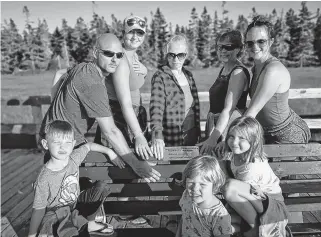  ?? CONTRIBUTE­D PHOTOS ?? Three generation­s of Reynolds and Maureen Carty’s family – their daughters as well as three of their grandchild­ren and great-grandchild­ren – gather around the boardwalk bench placed at Rissers Beach in their honour. Mariann Card of Kentville is the fourth person, from left, in the back row.