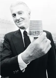  ?? PIERRE GUILLAUD/GETTY IMAGES ?? French aristocrat and fashion designer Hubert de Givenchy poses with the Golden Thimble award of French fashion in Paris in 1982. The designer died March 10 at the age of 91.