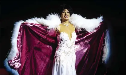  ?? ?? Shirley Bassey, pictured performing in Bristol, England in 1996, is to auction some of her jewellery collection. Photograph: David Redfern/ Redferns