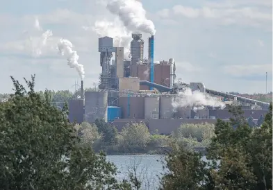  ?? ANDREW VAUGHAN / THE CANADIAN PRESS FILES ?? The Northern Pulp Nova Scotia Corporatio­n mill is being accused of going too far in its response to critics.