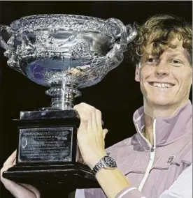  ?? Italia FOTO: AP ?? Jannik Sinner, primer título de Grand Slam a sus 22 años. Un héroe en