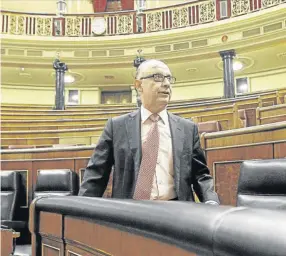  ??  ?? El ministro de Hacienda, Cristóbal Montoro, en una imagen de archivo en el Congreso.
