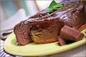  ?? PHOTO COURTESY OF PHILIPS AIRFRYER ?? Air-fried chocolate cake? Yes, please!